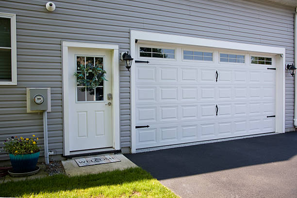 24/7 Emergency Garage Door Panel Replacement experts in Western Lake, TX